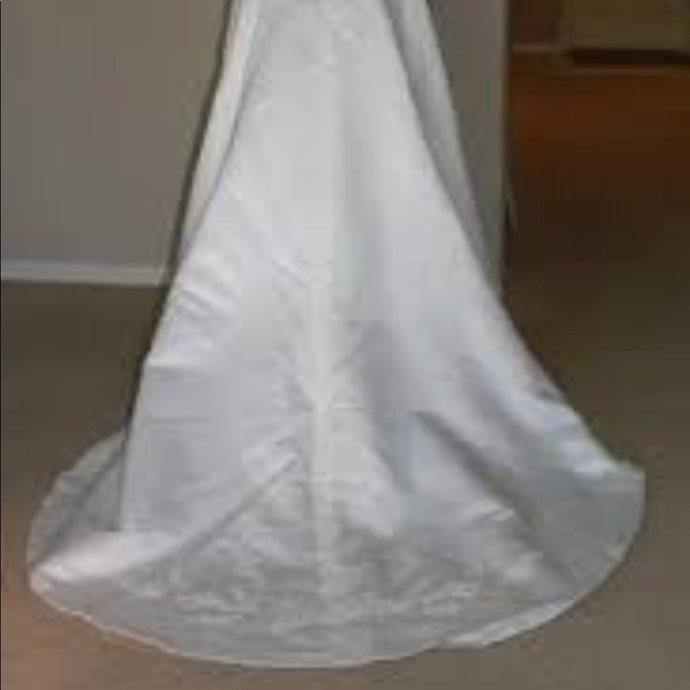 Wedding dress - Picture 7 of 8
